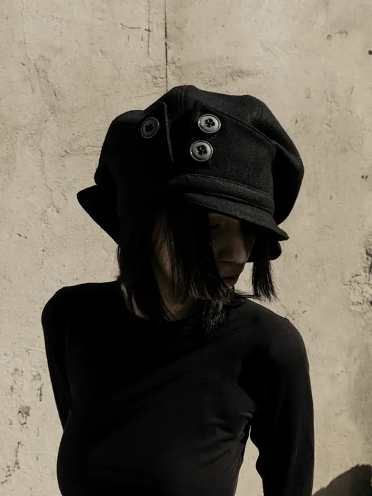 Alternate PETAL beret styling view