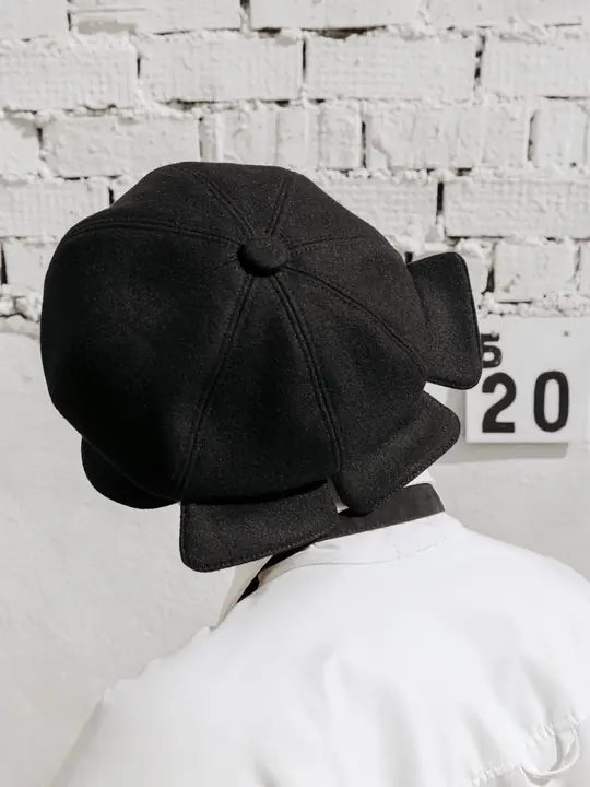 Side portrait of model wearing the PETAL beret